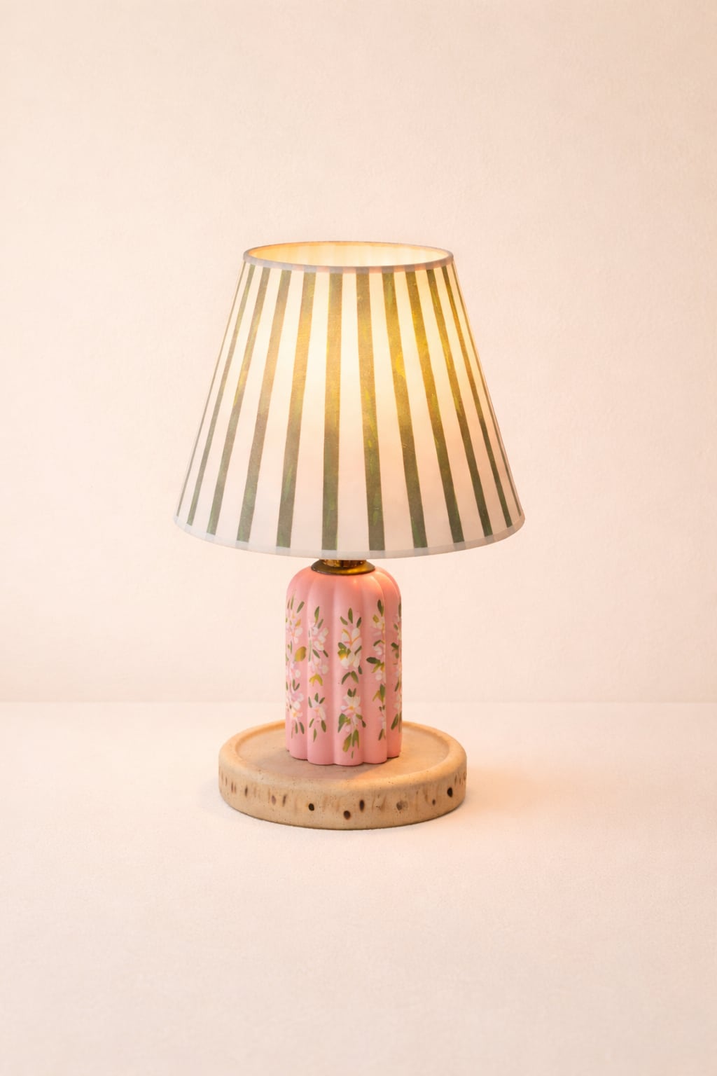 Capybara Ditsy Floral Table Lamp