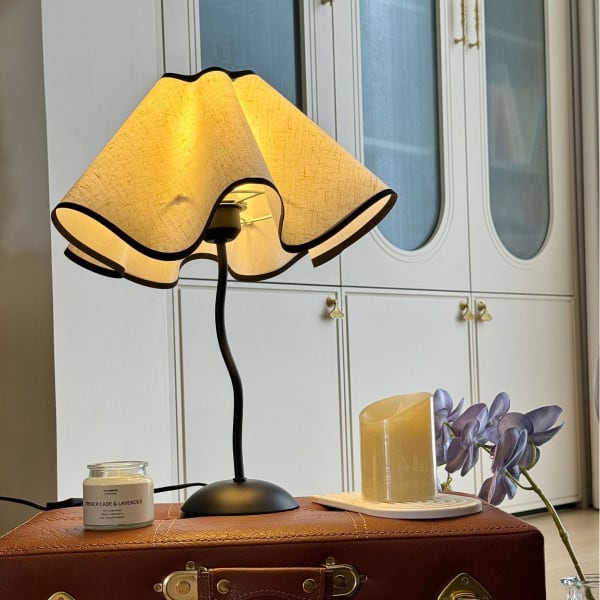H39 Miho Pleated S Table Lamp