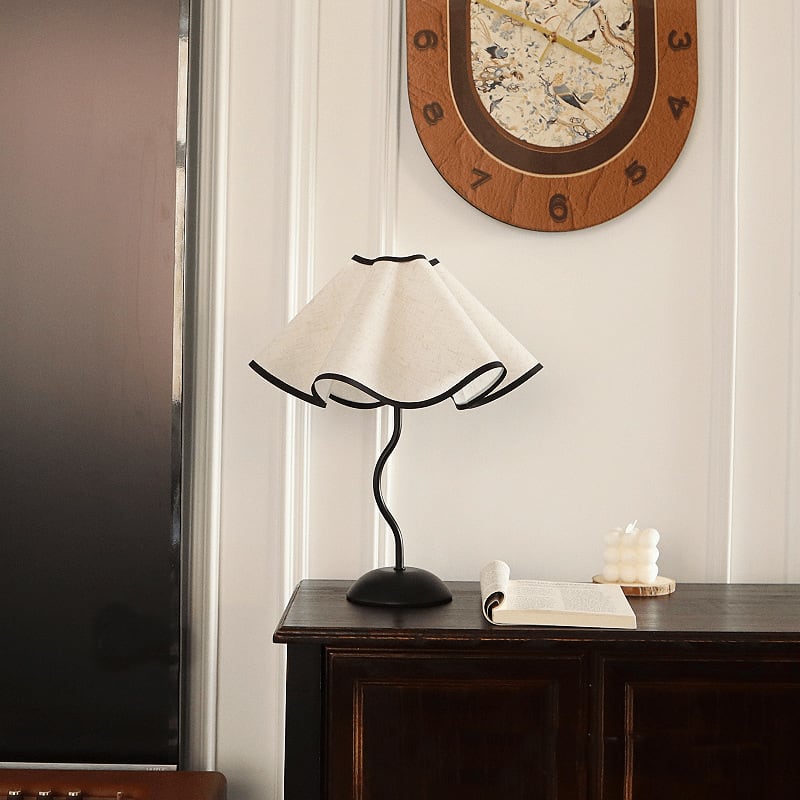 H39 Miho Pleated S Table Lamp