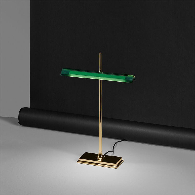 Goldman USB Table Lamp