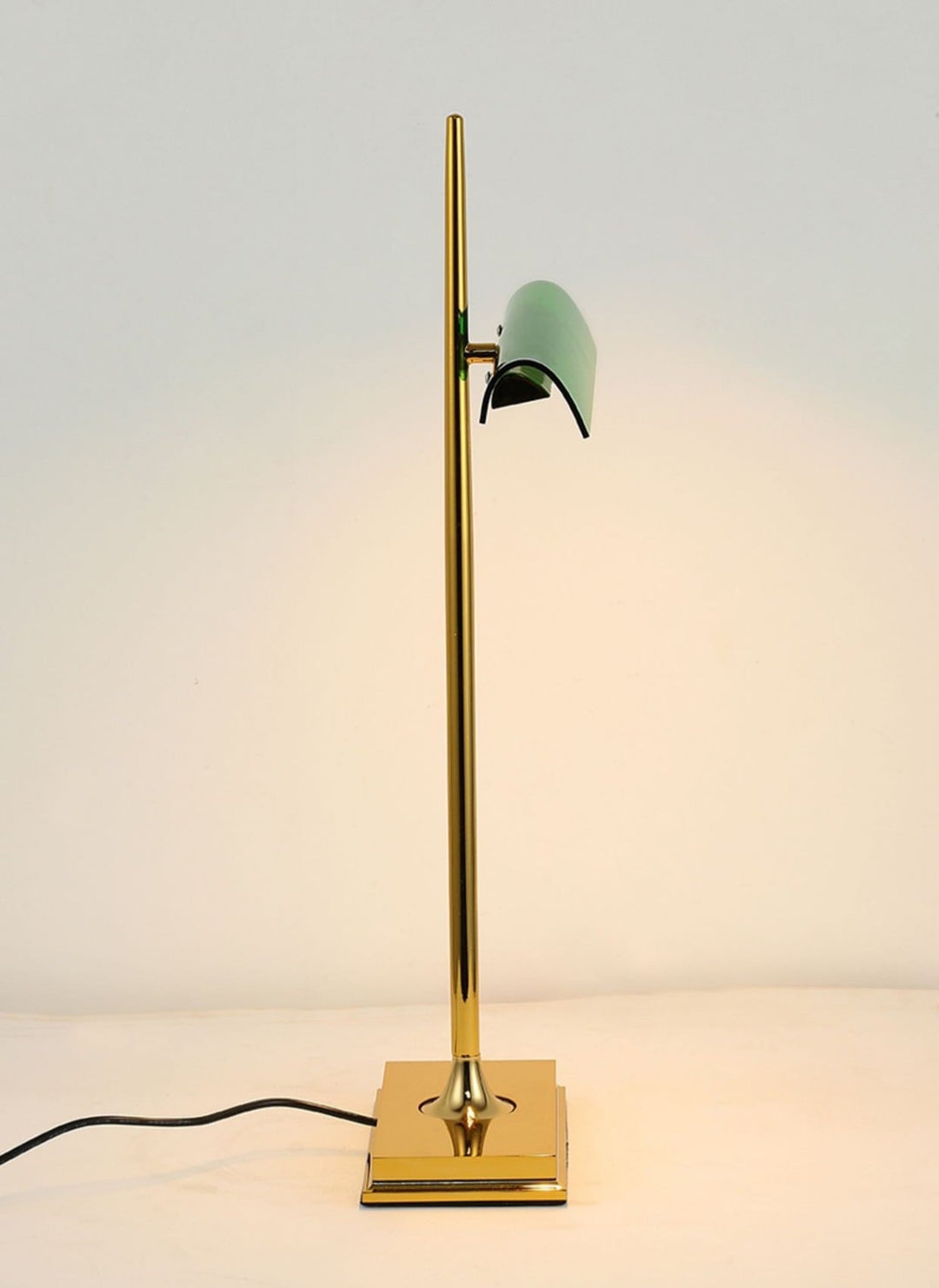 Goldman USB Table Lamp