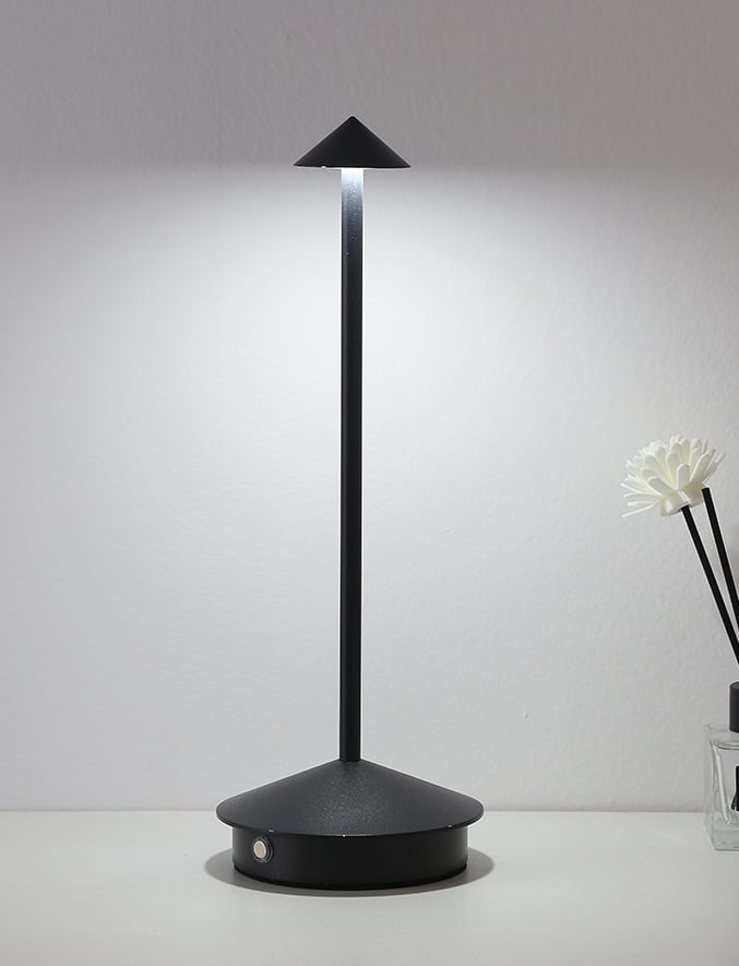 LD PIUS Rechargeable LED Table Lamp