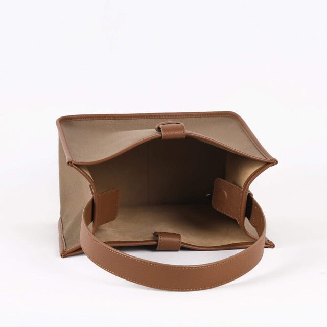 Large square outlet bag